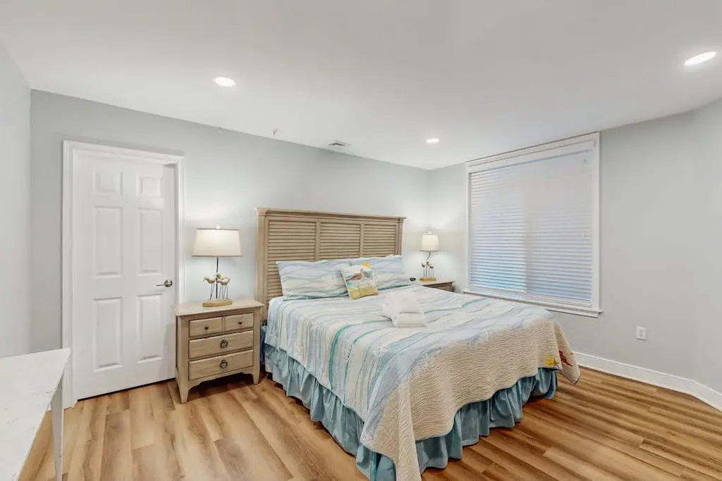 Oceanfront condo with pools, hot tubs, WiFi, washer/dryer, & central A/C