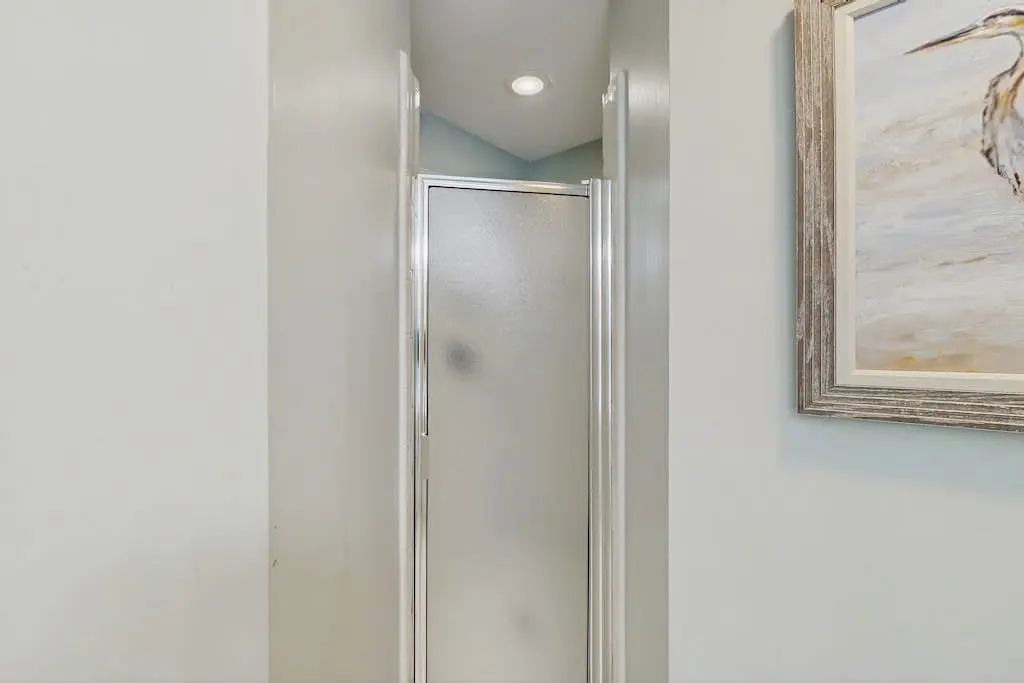 Oceanfront condo with pools, hot tubs, WiFi, washer/dryer, & central A/C