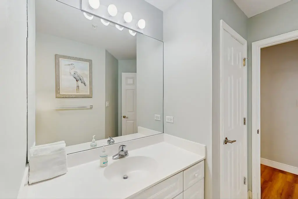 Oceanfront condo with pools, hot tubs, WiFi, washer/dryer, & central A/C