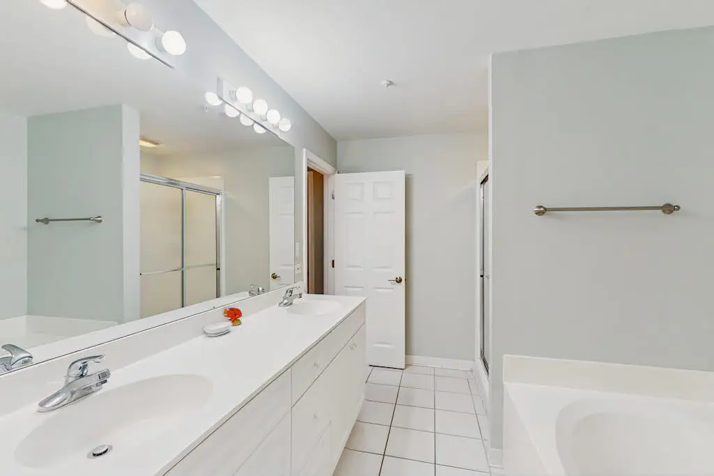 Oceanfront condo with pools, hot tubs, WiFi, washer/dryer, & central A/C