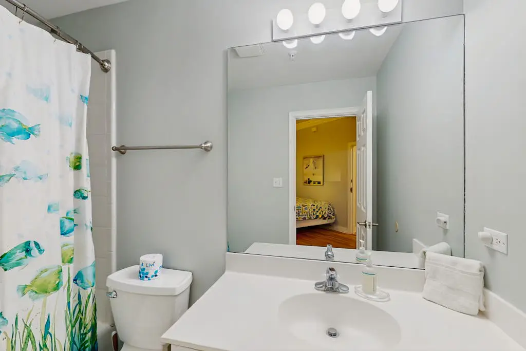 Oceanfront condo with pools, hot tubs, WiFi, washer/dryer, & central A/C