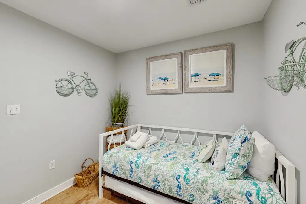 Oceanfront condo with pools, hot tubs, WiFi, washer/dryer, & central A/C