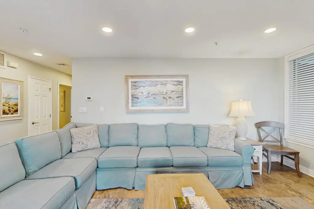 Oceanfront condo with pools, hot tubs, WiFi, washer/dryer, & central A/C