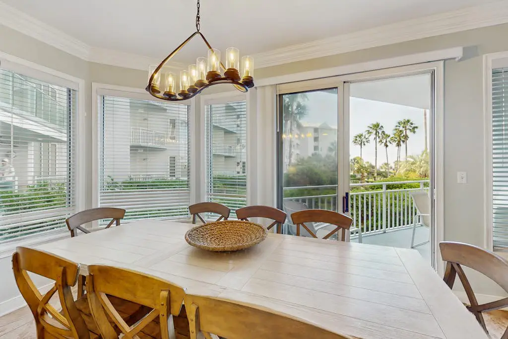 Oceanfront condo with pools, hot tubs, WiFi, washer/dryer, & central A/C