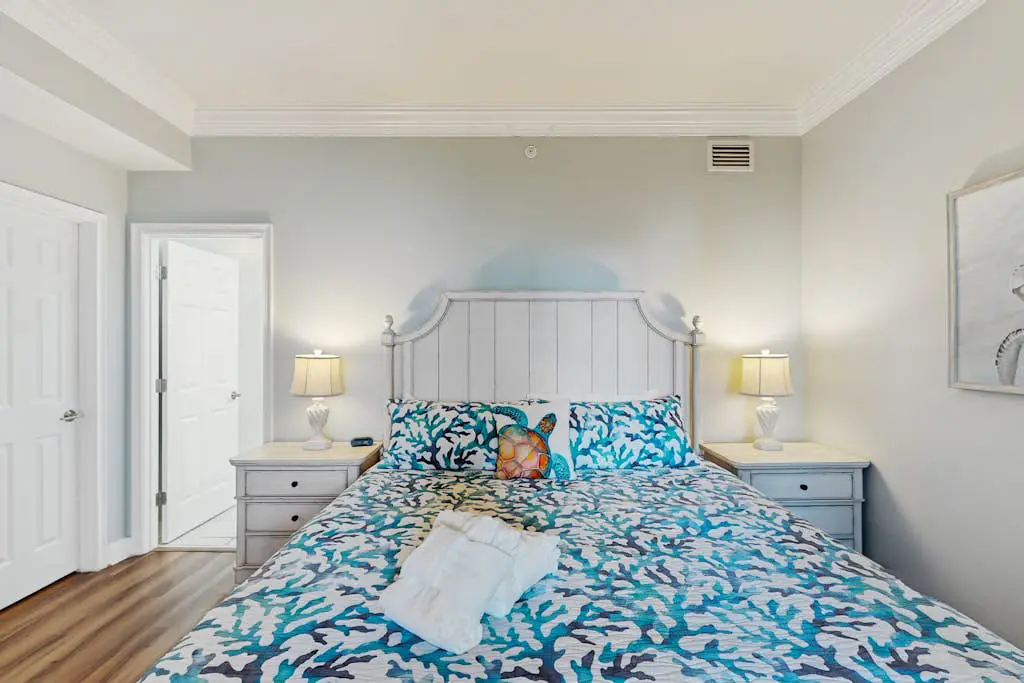 Oceanfront condo with pools, hot tubs, WiFi, washer/dryer, & central A/C
