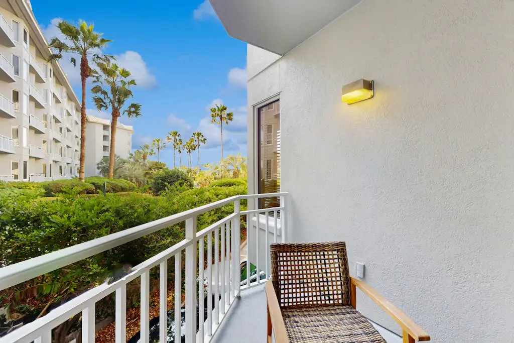 Oceanfront condo with pools, hot tubs, WiFi, washer/dryer, & central A/C