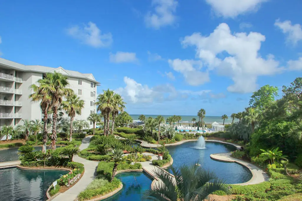 Oceanfront condo with pools, hot tubs, WiFi, washer/dryer, & central A/C
