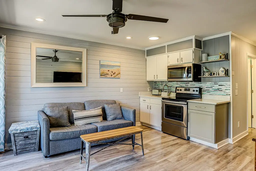 Stunning Newly Renovated Condo w/ Ocean View & Shared Pool - Close to the Beach