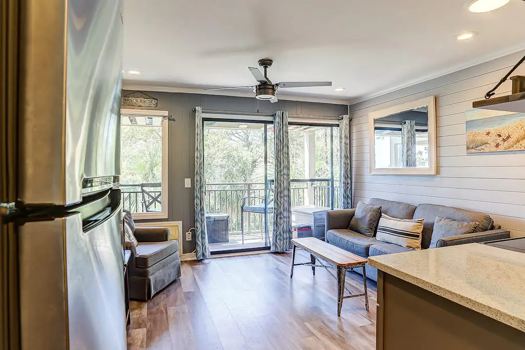 Stunning Newly Renovated Condo w/ Ocean View & Shared Pool - Close to the Beach