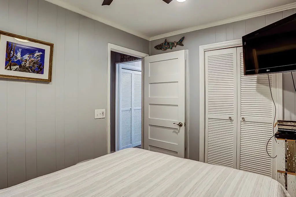 Stunning Newly Renovated Condo w/ Ocean View & Shared Pool - Close to the Beach