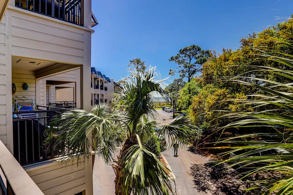 Stunning Newly Renovated Condo w/ Ocean View & Shared Pool - Close to the Beach