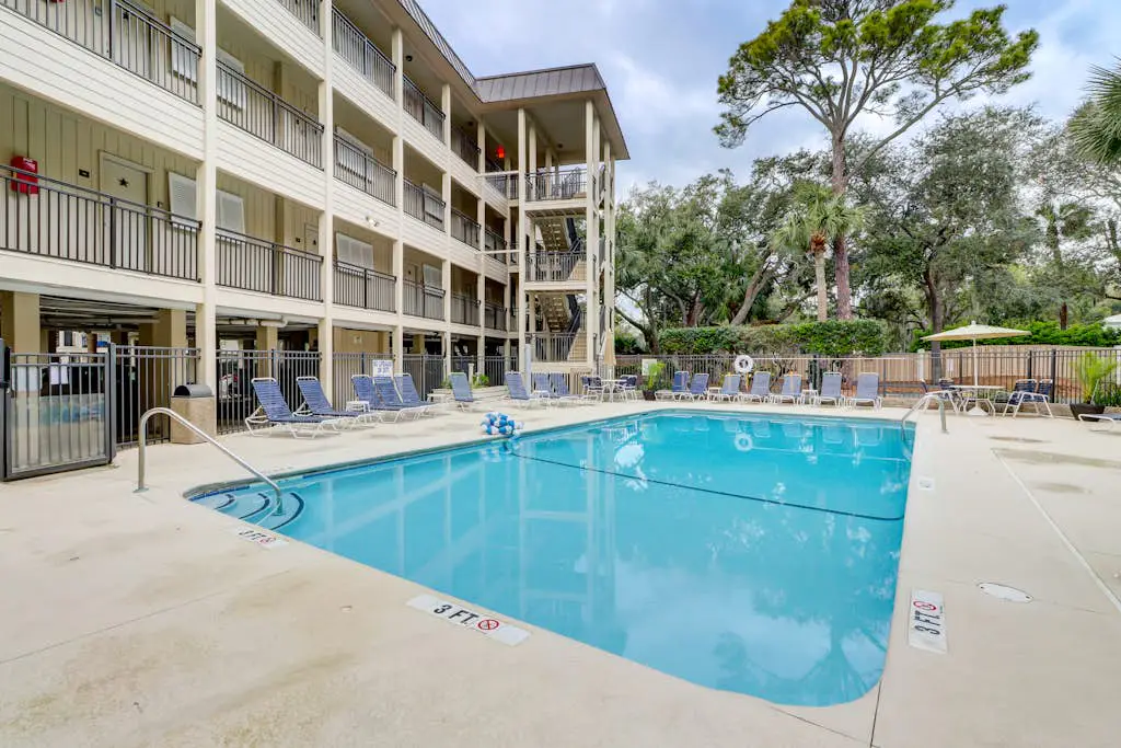 Stunning Newly Renovated Condo w/ Ocean View & Shared Pool - Close to the Beach