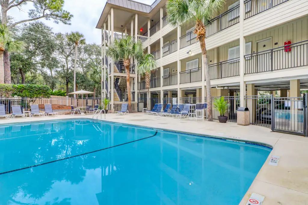 Stunning Newly Renovated Condo w/ Ocean View & Shared Pool - Close to the Beach