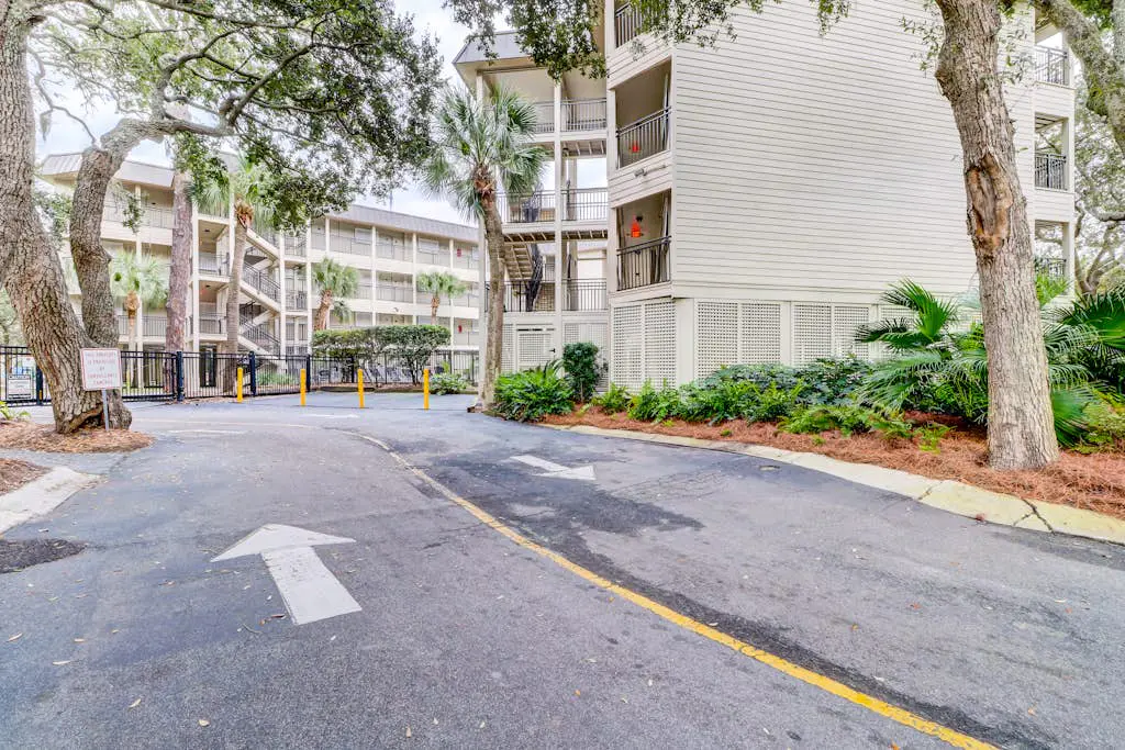 Stunning Newly Renovated Condo w/ Ocean View & Shared Pool - Close to the Beach