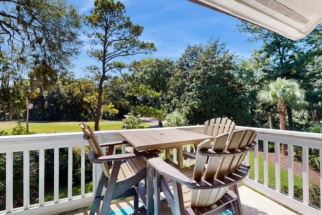Second-Floor Condo w/Free WiFi, Shared Pool, Hot Tub, Balcony, Golf Course View
