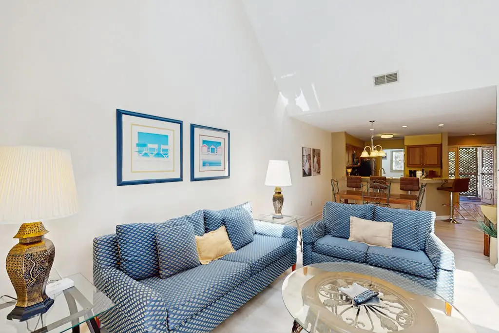 Second-Floor Condo w/Free WiFi, Shared Pool, Hot Tub, Balcony, Golf Course View