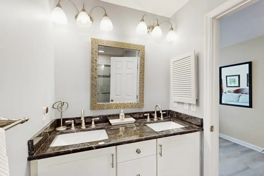 Second-Floor Condo w/Free WiFi, Shared Pool, Hot Tub, Balcony, Golf Course View