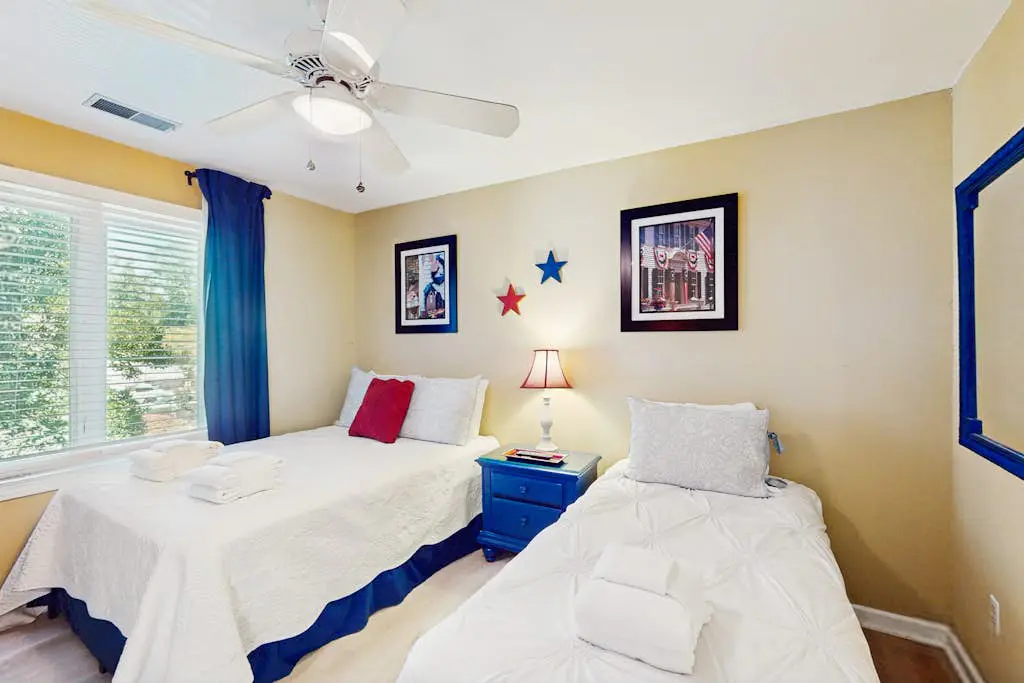 Second-Floor Condo w/Free WiFi, Shared Pool, Hot Tub, Balcony, Golf Course View