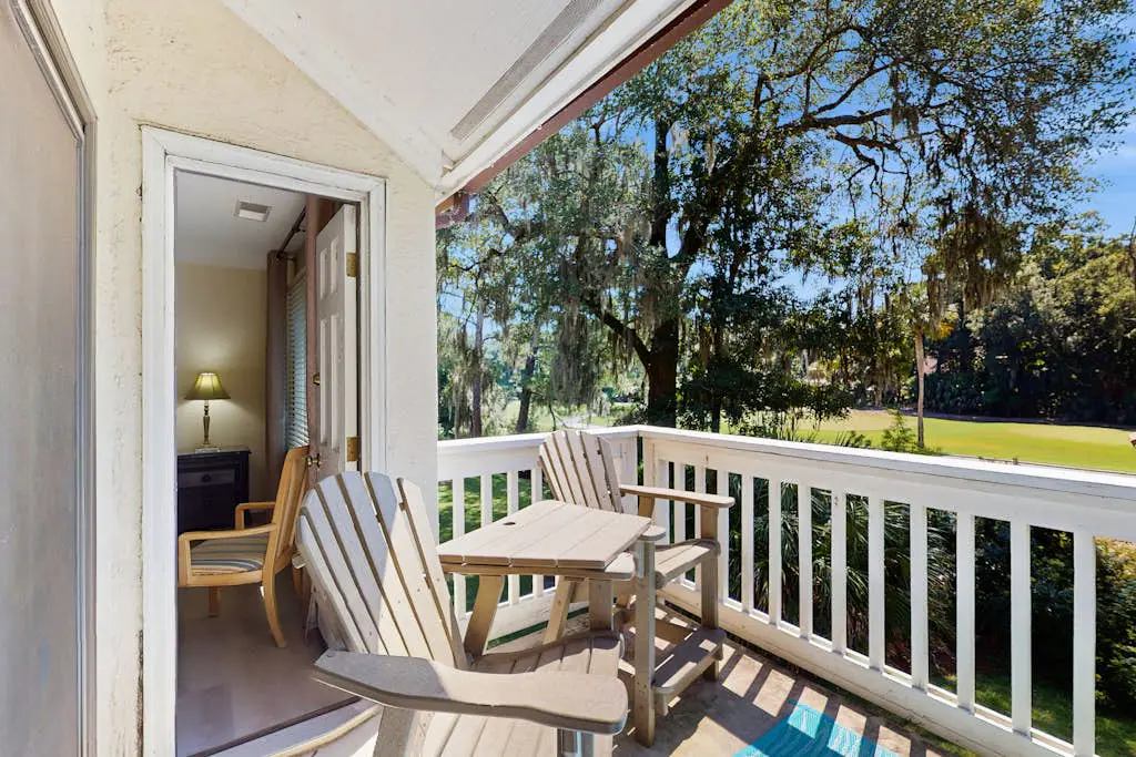 Second-Floor Condo w/Free WiFi, Shared Pool, Hot Tub, Balcony, Golf Course View