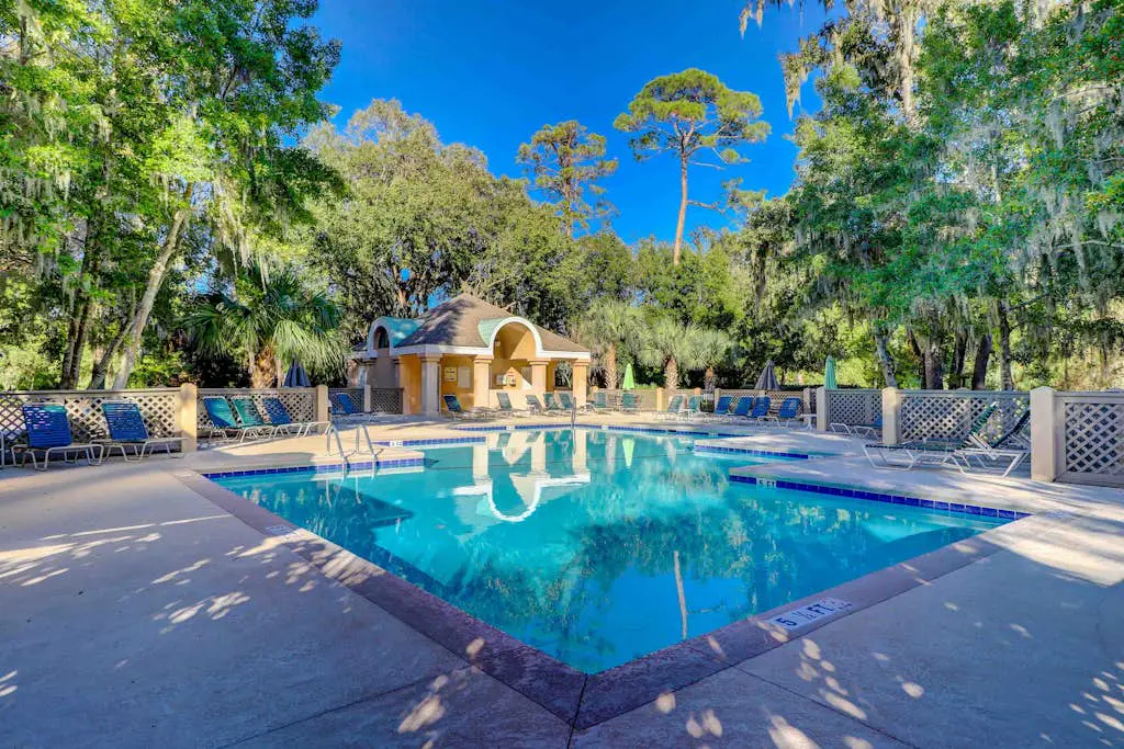 Second-Floor Condo w/Free WiFi, Shared Pool, Hot Tub, Balcony, Golf Course View