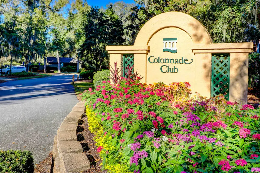 Second-Floor Condo w/Free WiFi, Shared Pool, Hot Tub, Balcony, Golf Course View