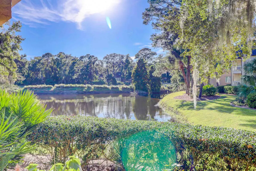 Second-Floor Condo w/Free WiFi, Shared Pool, Hot Tub, Balcony, Golf Course View