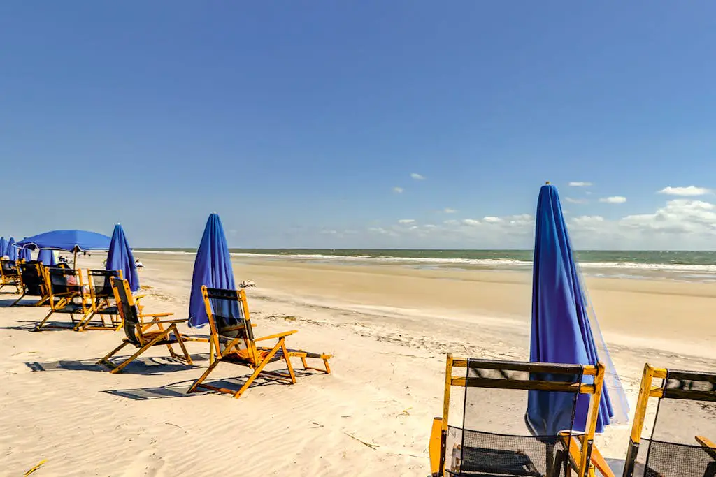 Second-Floor Condo w/Free WiFi, Shared Pool, Hot Tub, Balcony, Golf Course View