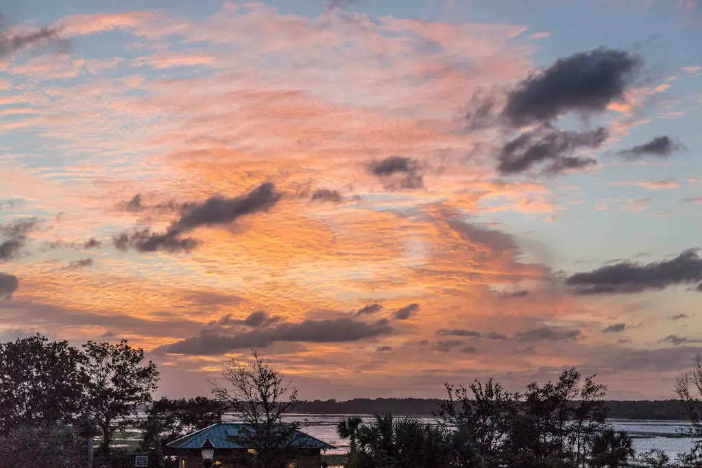Second-Floor Condo w/Free WiFi, Shared Pool, Hot Tub, Balcony, Golf Course View