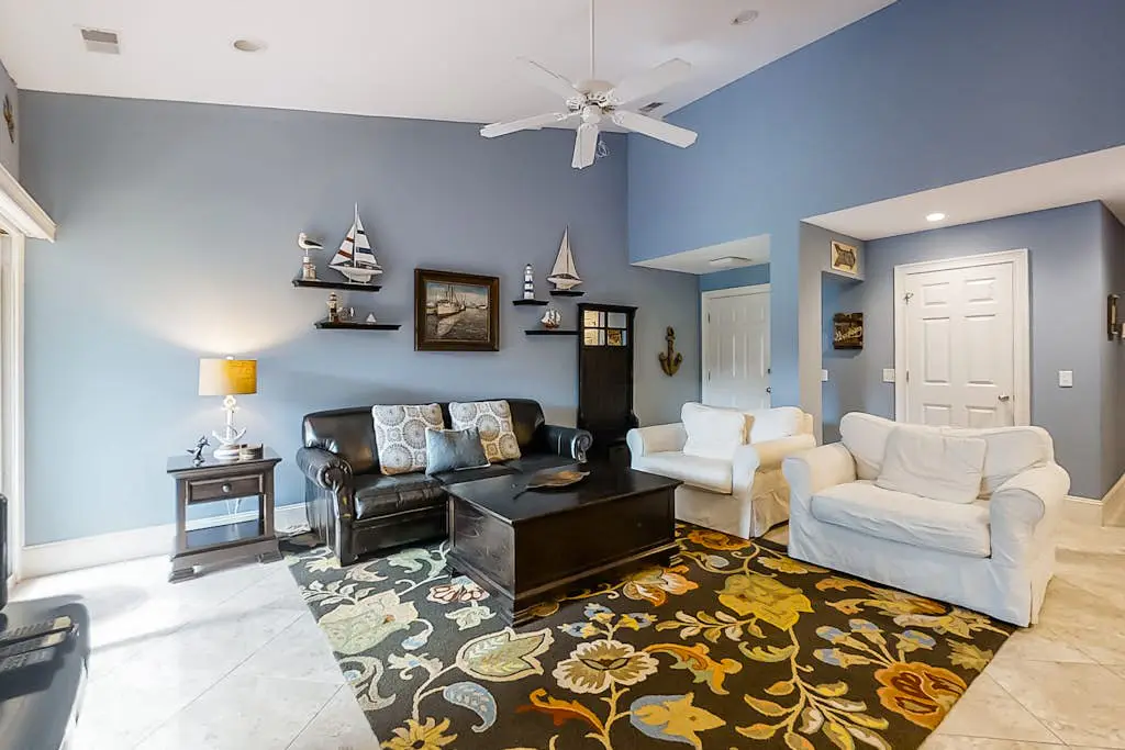 Nautical condo with a balcony, & AC - close to pickleball and tennis courts