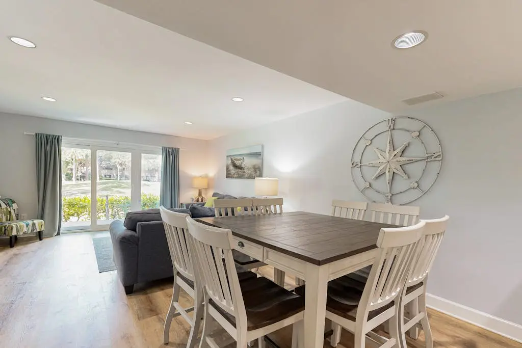 5 min walk to beach, ideal golf retreat, community pool access
