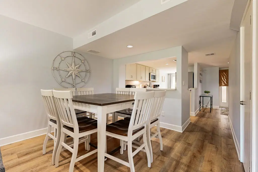 5 min walk to beach, ideal golf retreat, community pool access