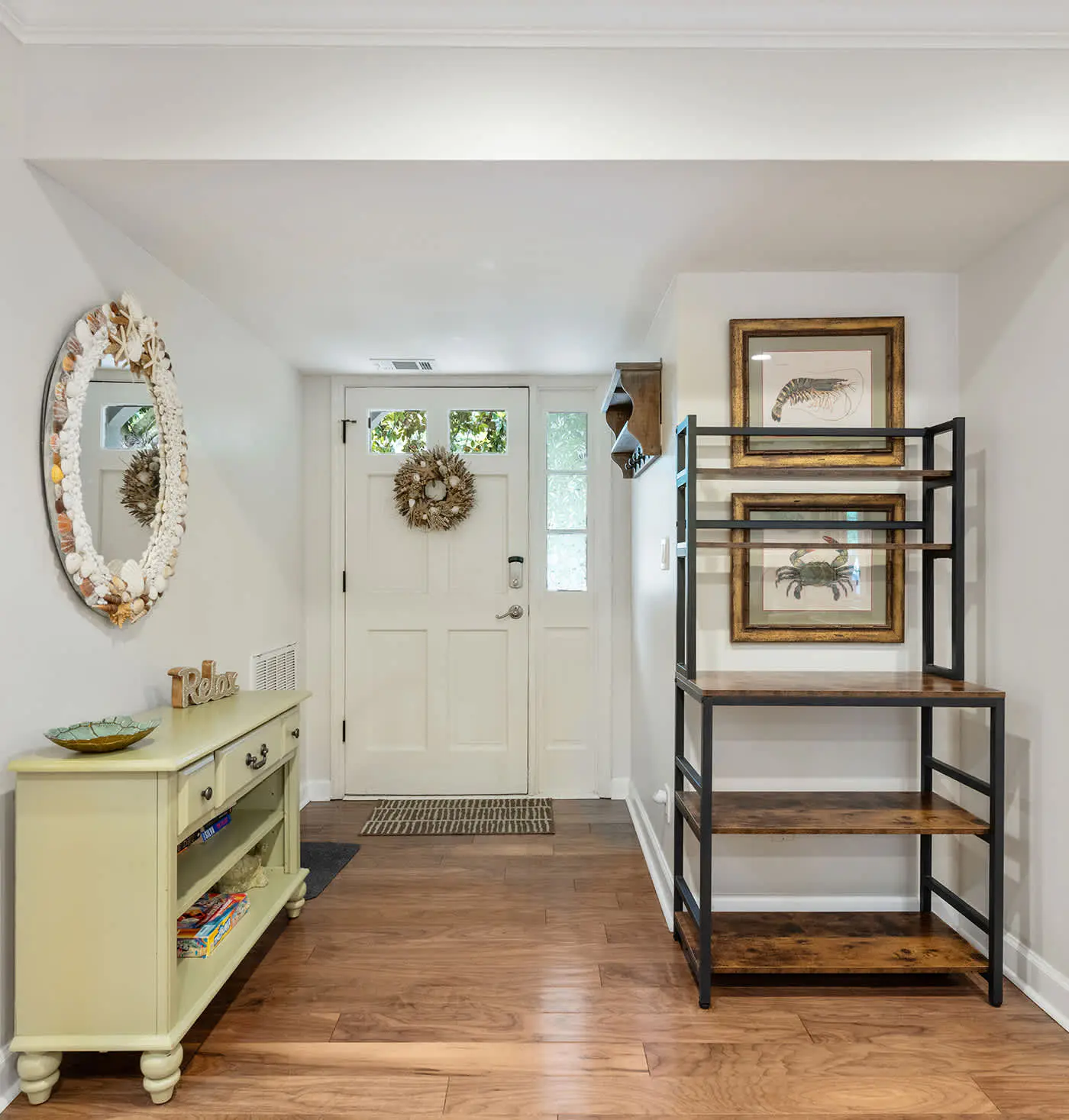 Dog friendly villa with shared pool, WiFi, private washer and dryer, and central AC