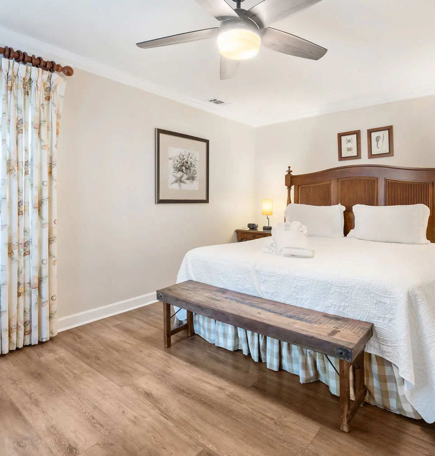 Dog friendly villa with shared pool, WiFi, private washer and dryer, and central AC