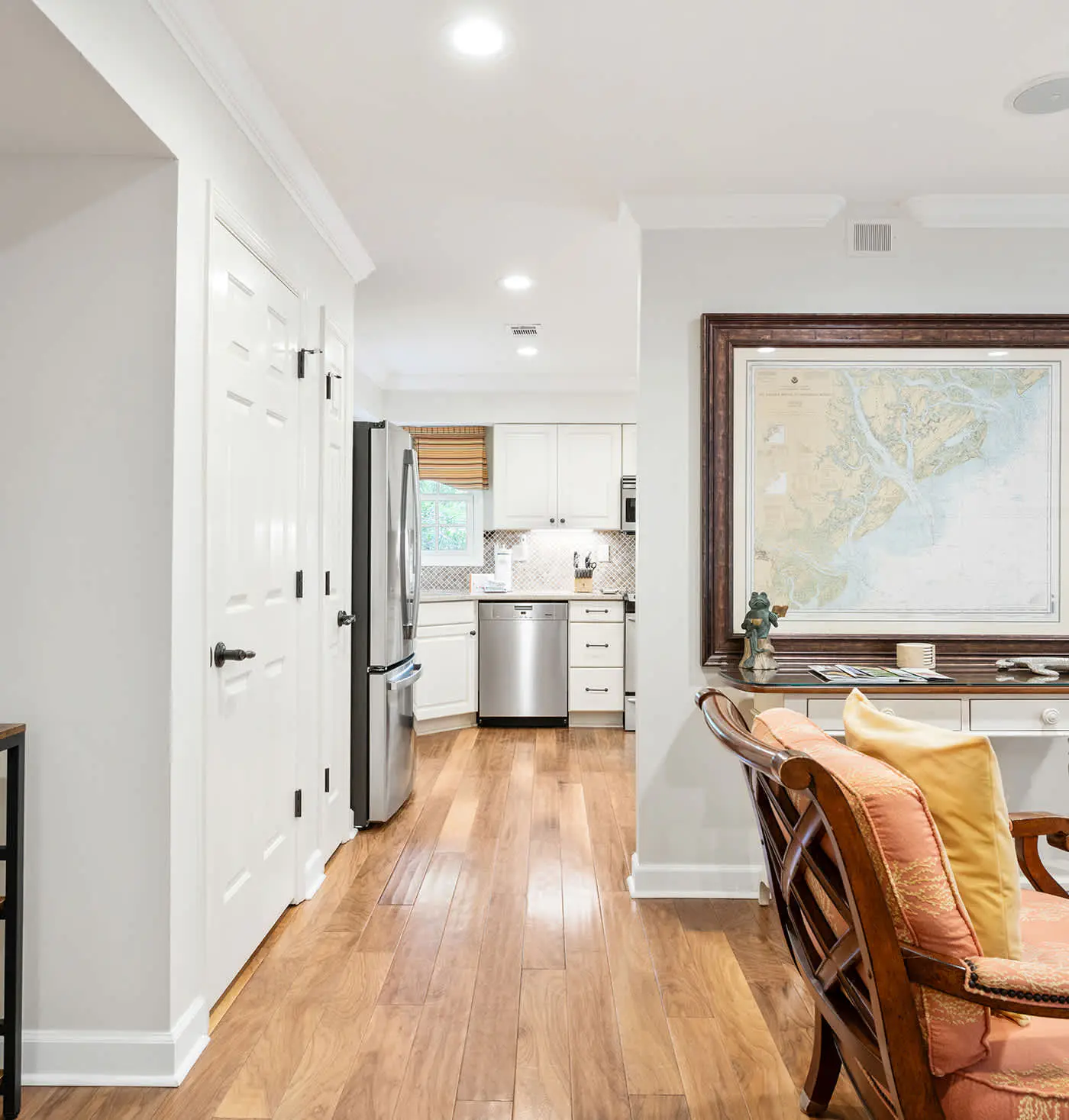 Dog friendly villa with shared pool, WiFi, private washer and dryer, and central AC