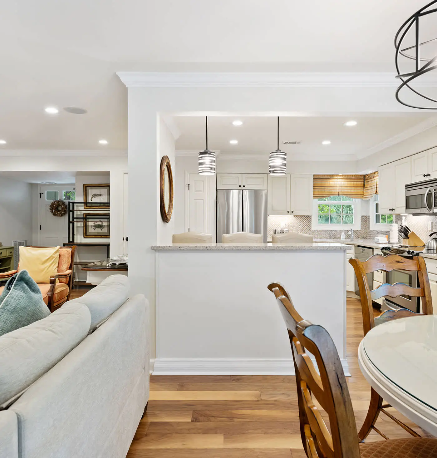 Dog friendly villa with shared pool, WiFi, private washer and dryer, and central AC