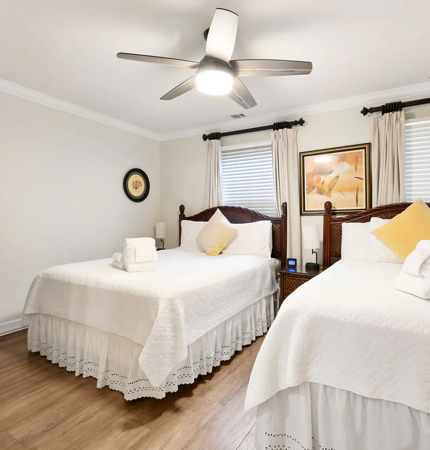 Dog friendly villa with shared pool, WiFi, private washer and dryer, and central AC
