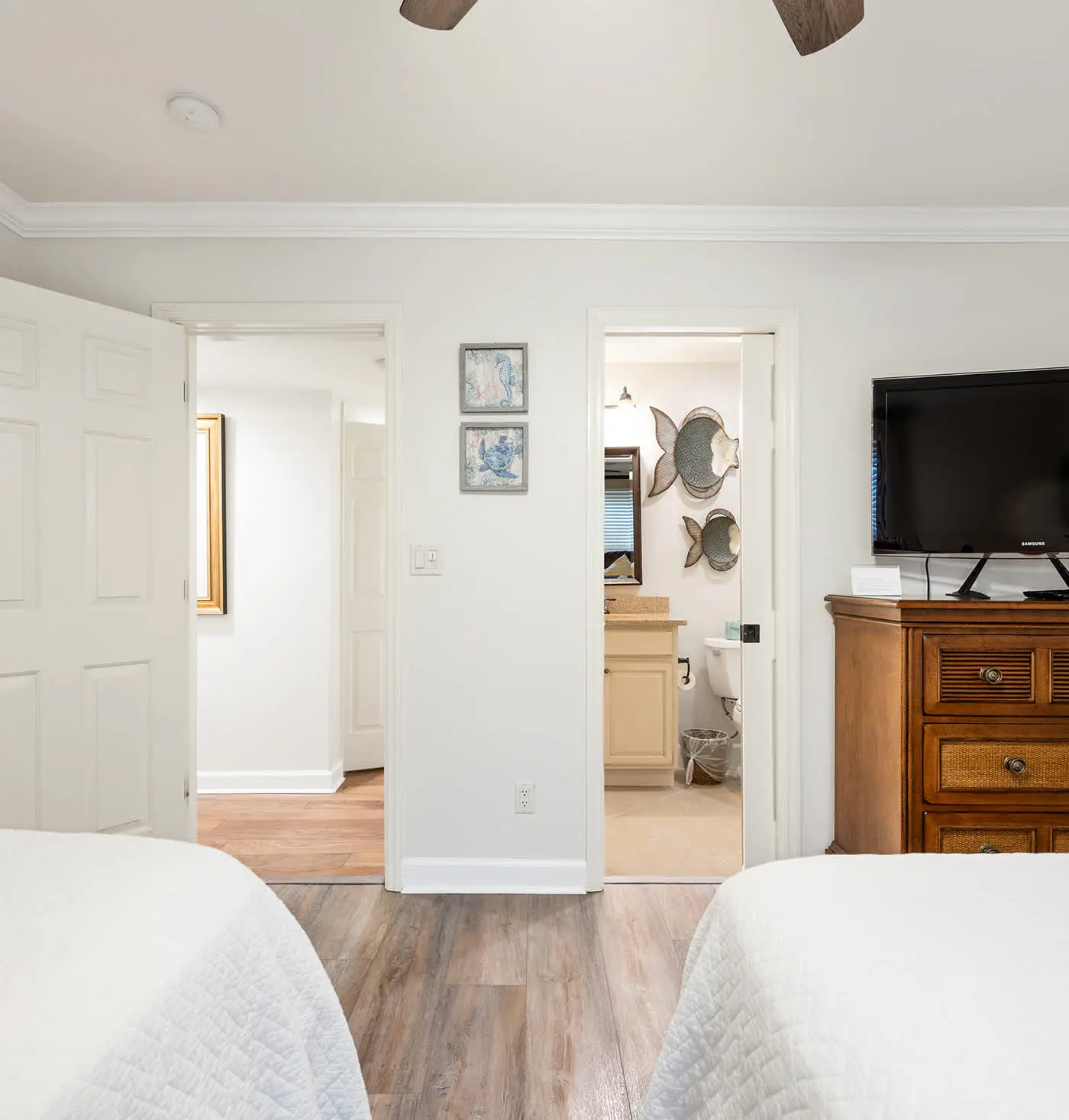 Dog friendly villa with shared pool, WiFi, private washer and dryer, and central AC