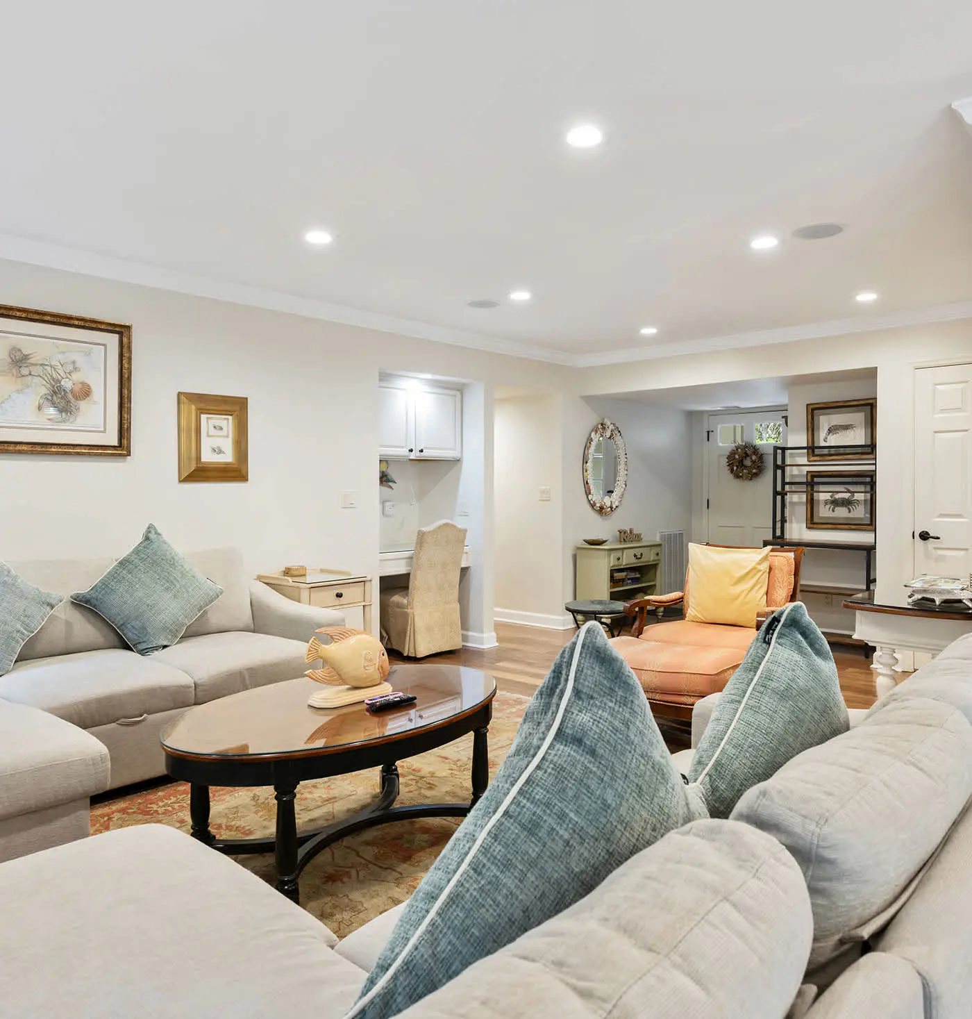 Dog friendly villa with shared pool, WiFi, private washer and dryer, and central AC