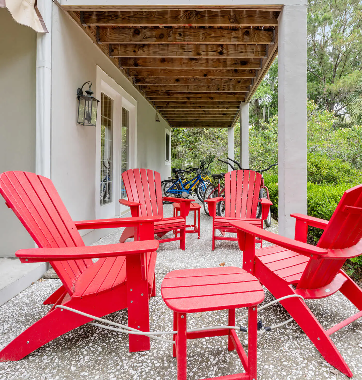 Dog friendly villa with shared pool, WiFi, private washer and dryer, and central AC