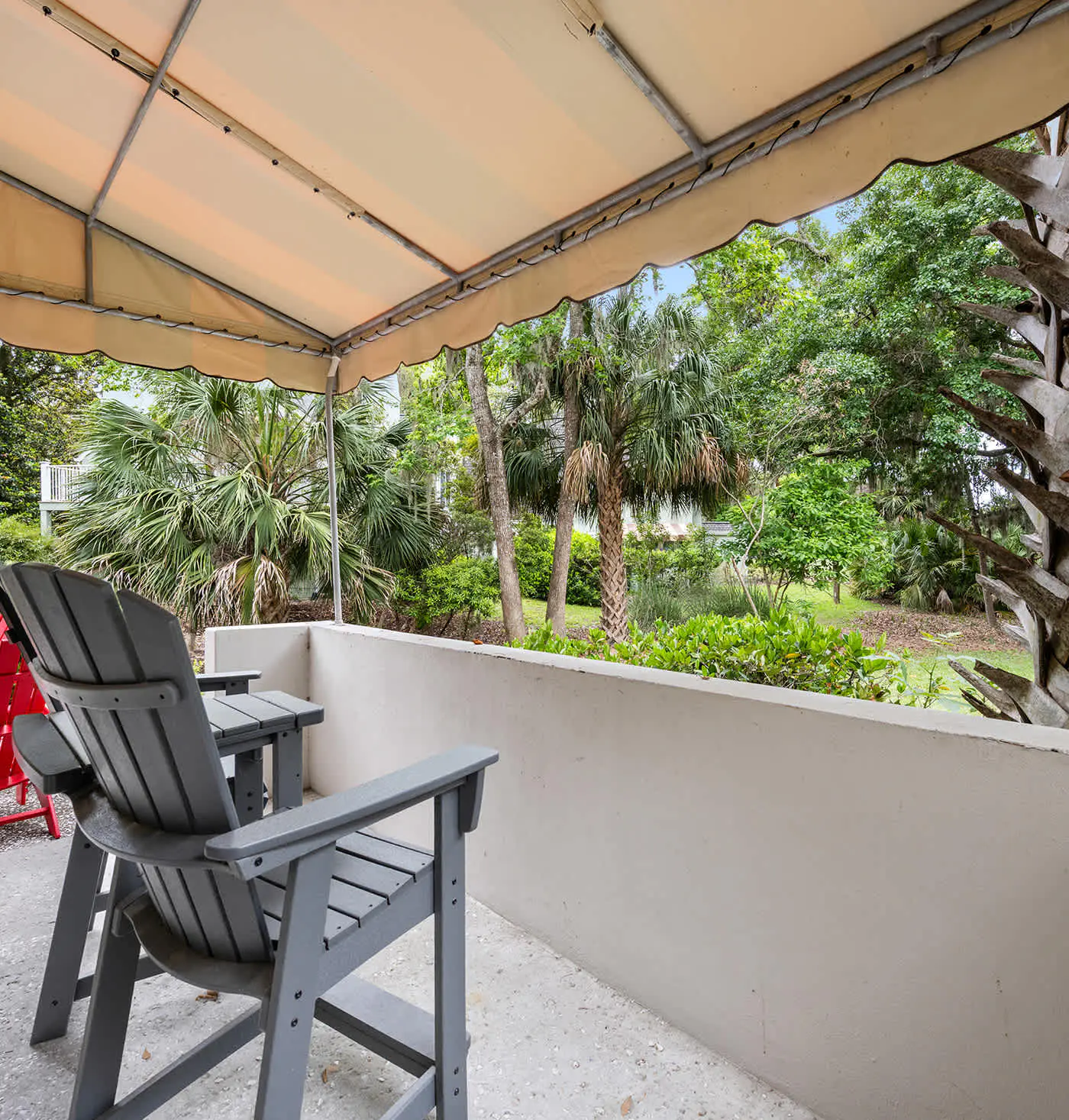 Dog friendly villa with shared pool, WiFi, private washer and dryer, and central AC