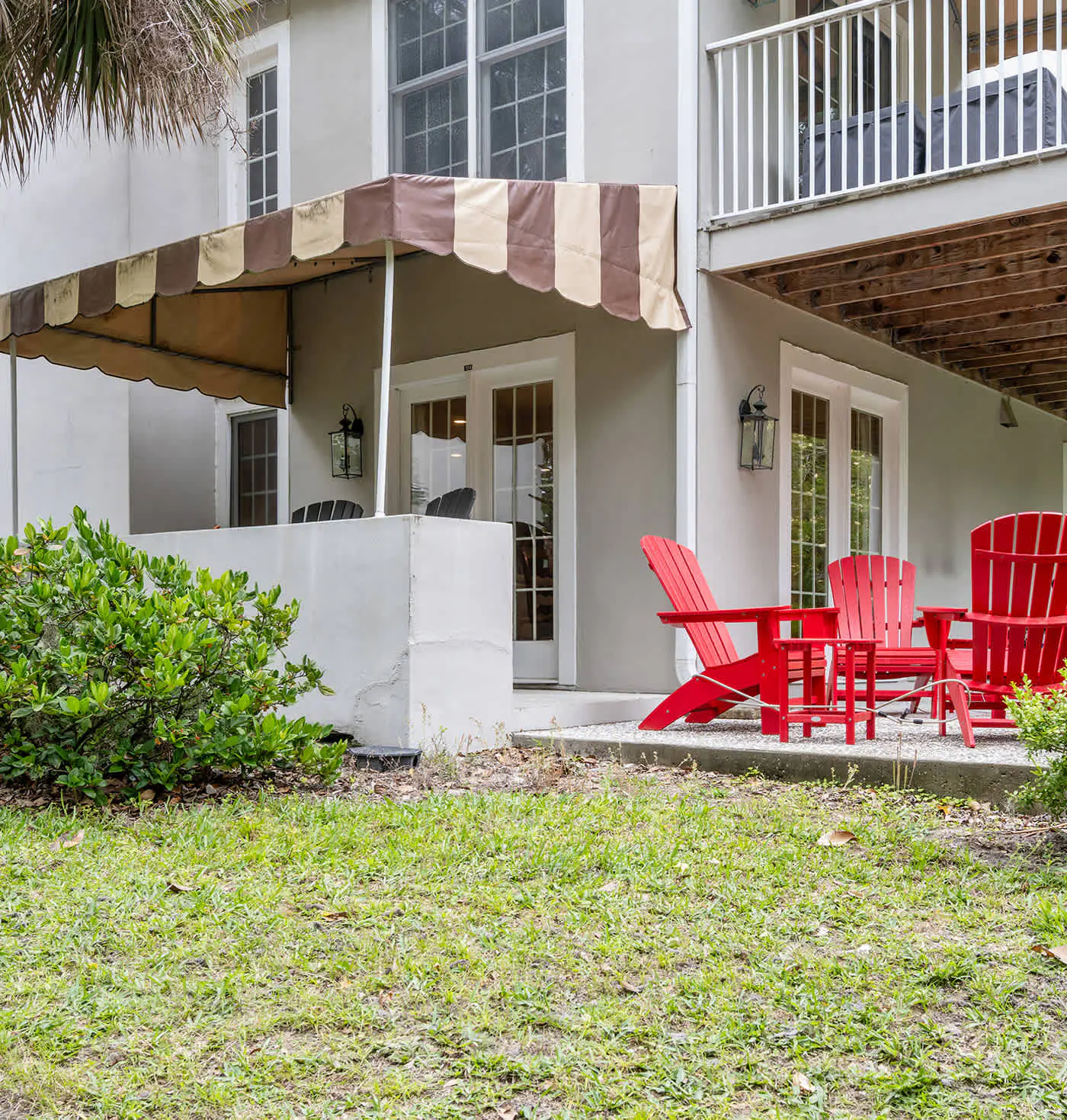 Dog friendly villa with shared pool, WiFi, private washer and dryer, and central AC