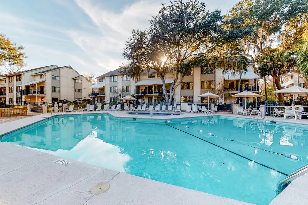 Serene, updated villa with WiFi, washer/dryer, central AC & pool