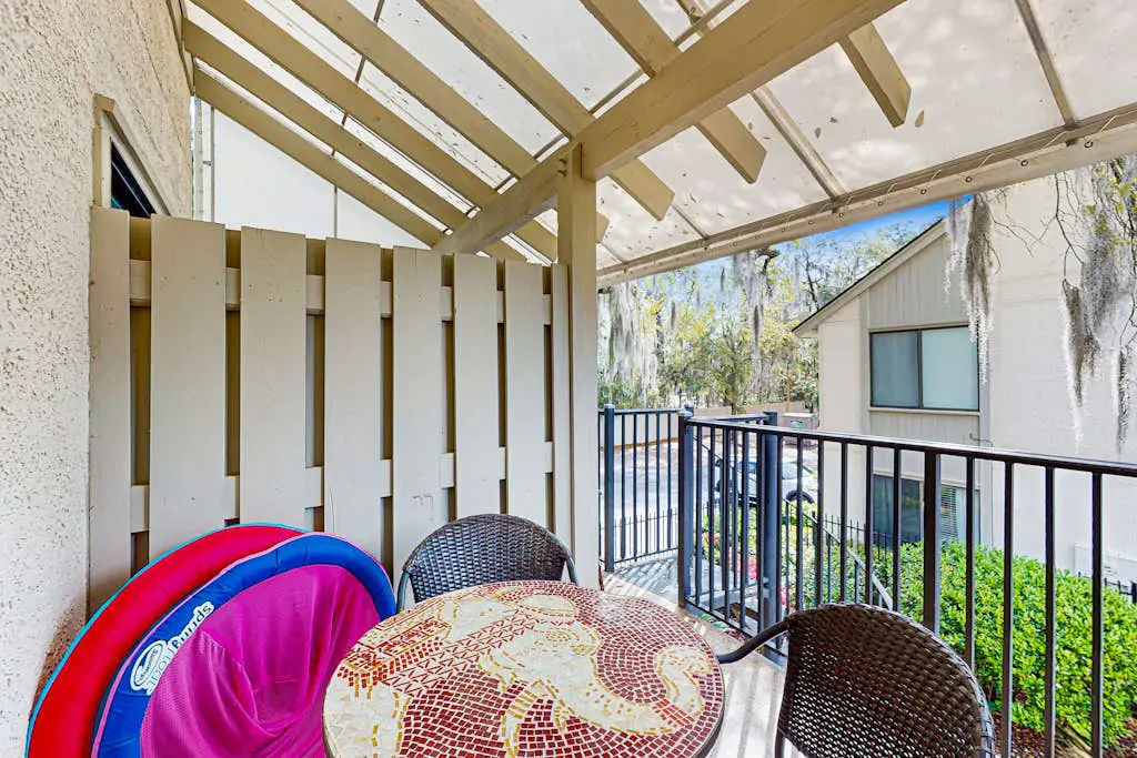 Serene, updated villa with WiFi, washer/dryer, central AC & pool