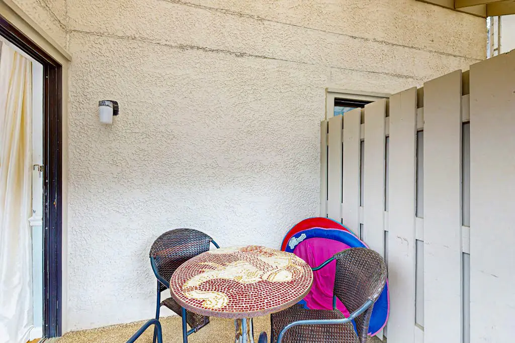 Serene, updated villa with WiFi, washer/dryer, central AC & pool
