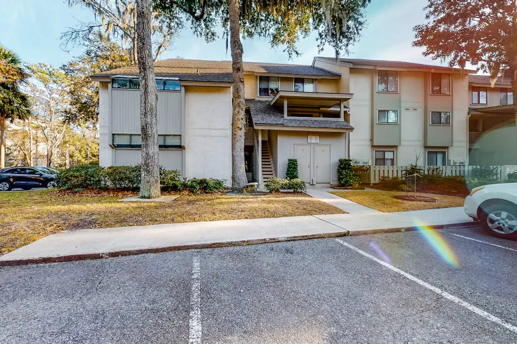Serene, updated villa with WiFi, washer/dryer, central AC & pool