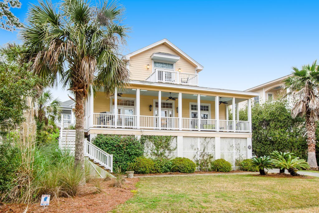 Spacious Deck, Hot Tub,  Second Row To Beach & Brand New Private Pool & Spa
