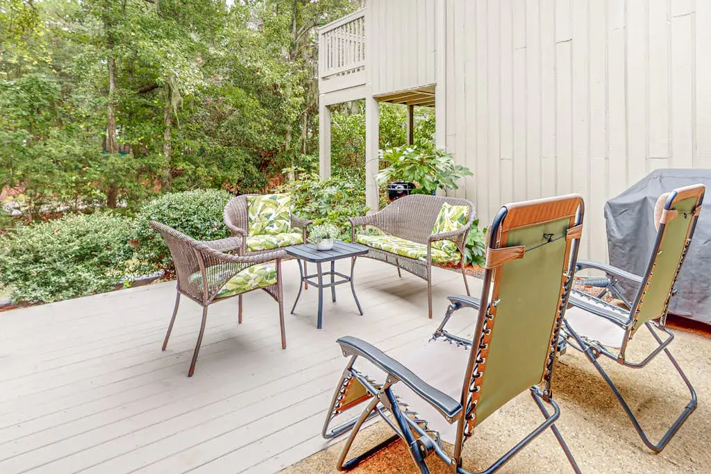 Bright & Beachy Dog Friendly Villa with Shared Pool