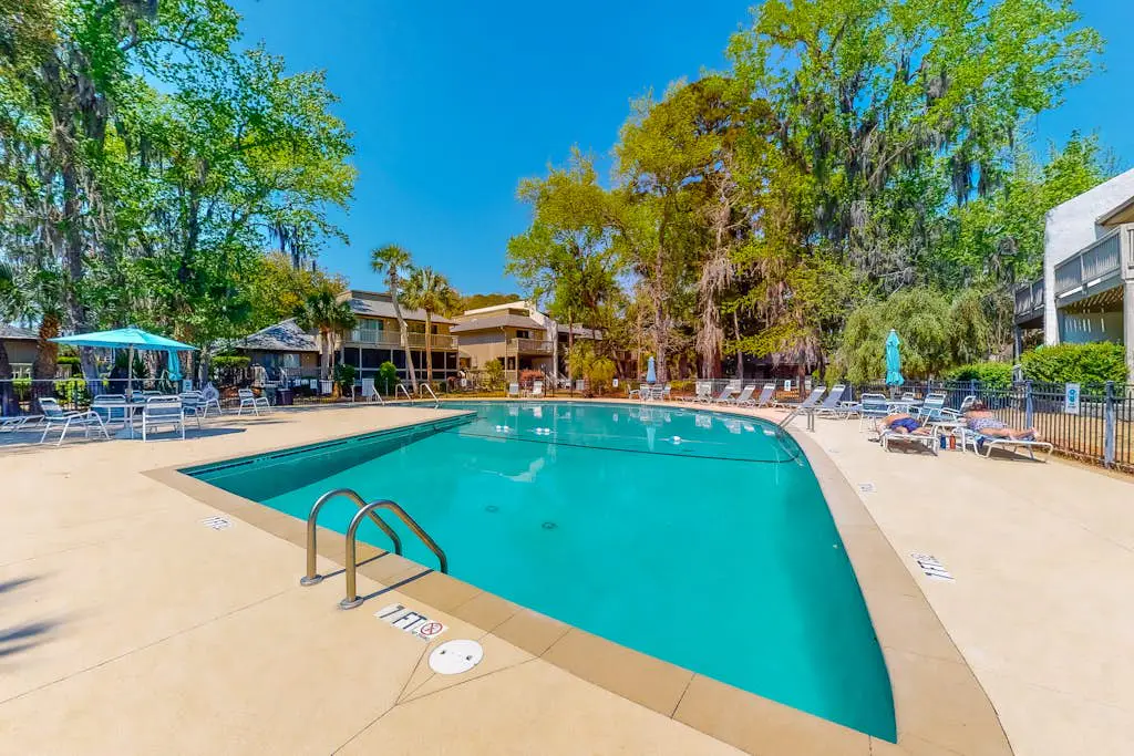 Bright & Beachy Dog Friendly Villa with Shared Pool