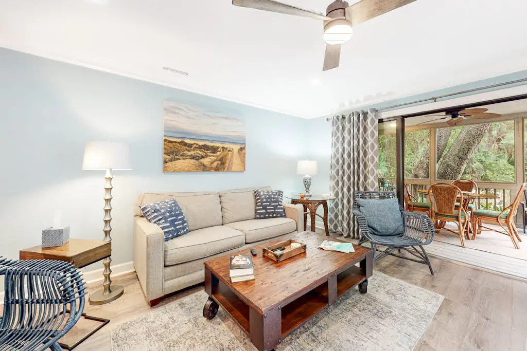 Bright & Beachy Dog Friendly Villa with Shared Pool