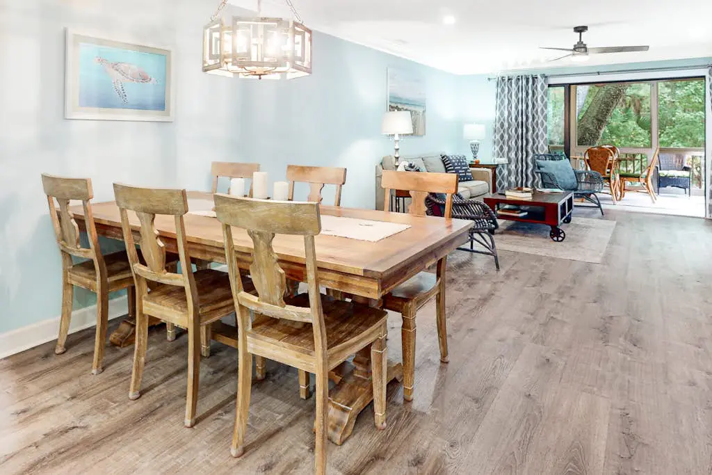 Bright & Beachy Dog Friendly Villa with Shared Pool